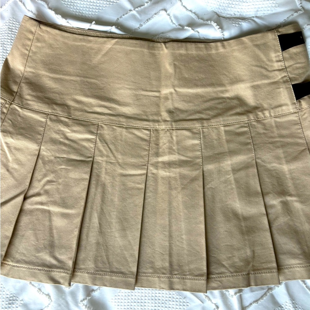 Brandy Melville Kim buckle skirt!!💗